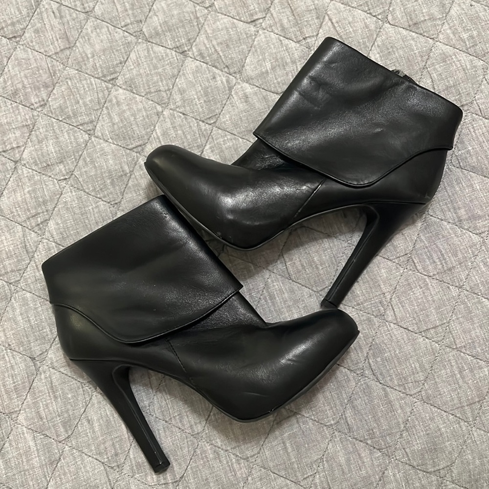 GUC black leather Jessica Simpson boots